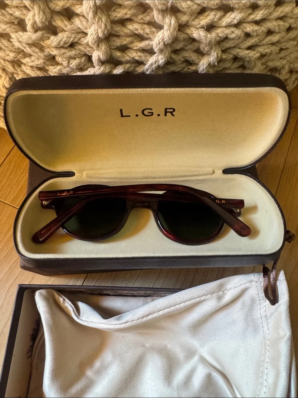 L.G.R round frame